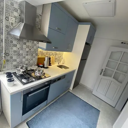 דירה Cozy, Spacious, Location In Besiktas *