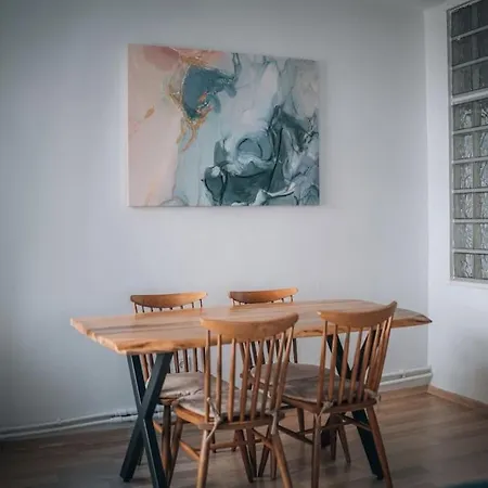 Cozy, Spacious, Location In Besiktas דירה איסטמבול