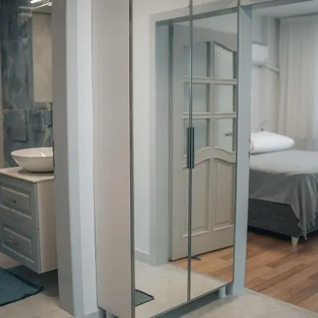 Cozy, Spacious, Location In Besiktas איסטמבול