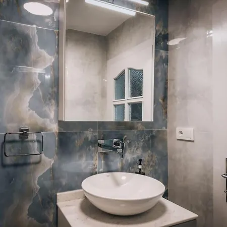 Cozy, Spacious, Location In Besiktas *