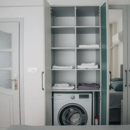 Cozy, Spacious, Location In Besiktas דירה איסטמבול